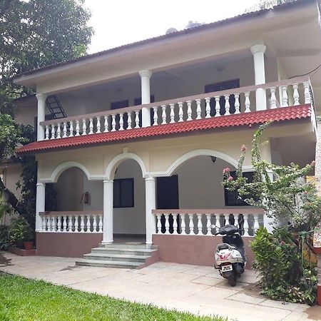 Agnelo'S Holiday Homes Candolim Bagian luar foto